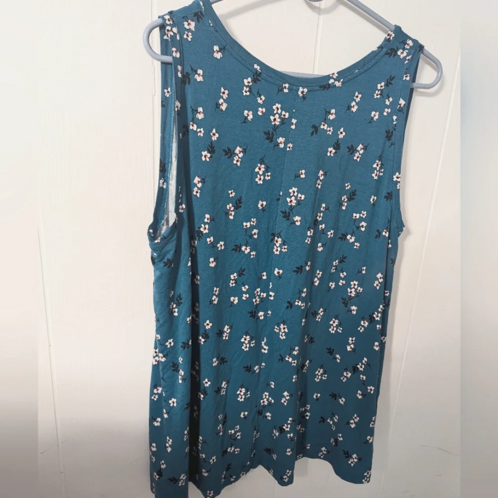 Lane Bryant Blue Floral Swing Top 18/20 - Picture 2 of 4